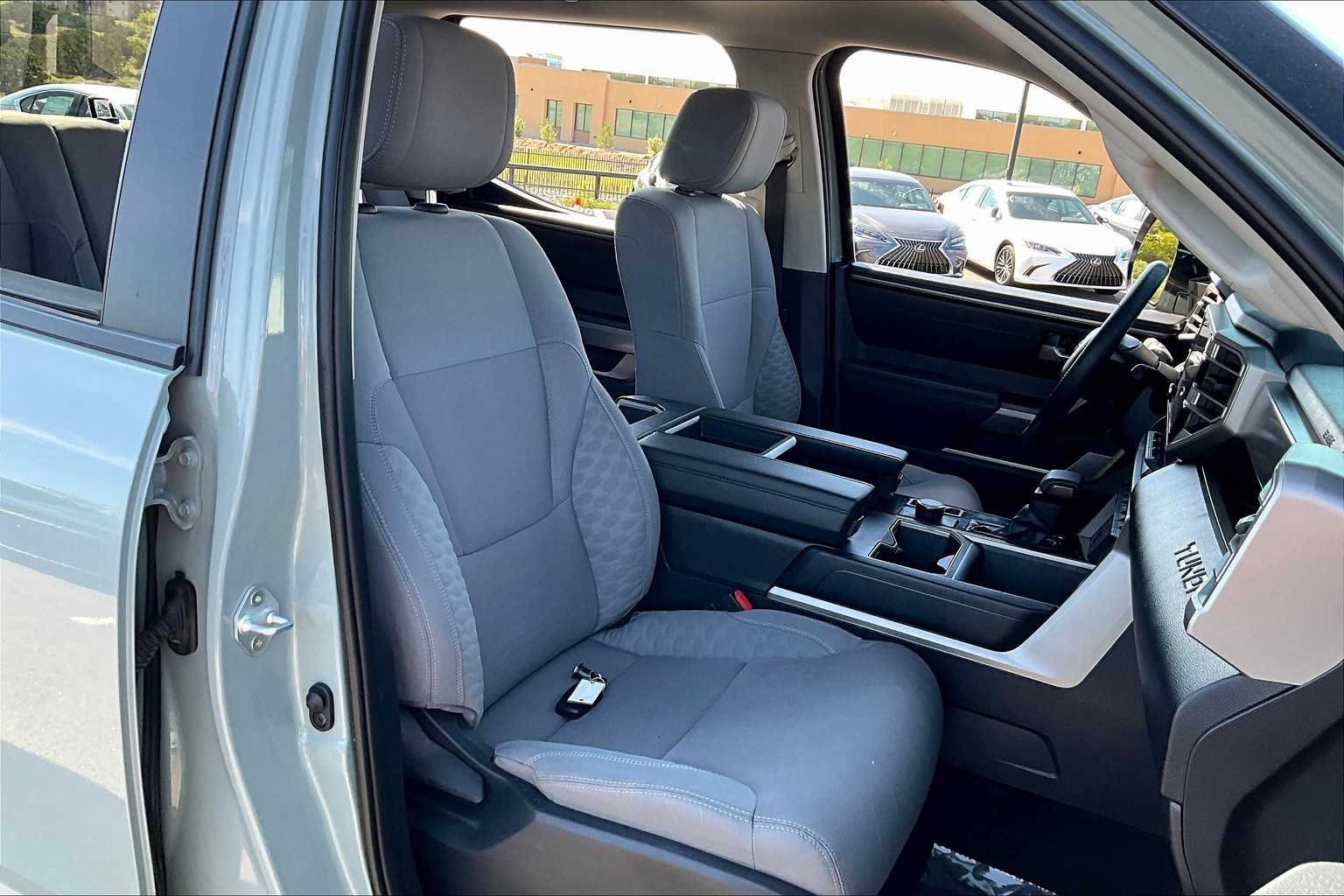2024 Toyota Tundra CrewMax SR5 photo 8