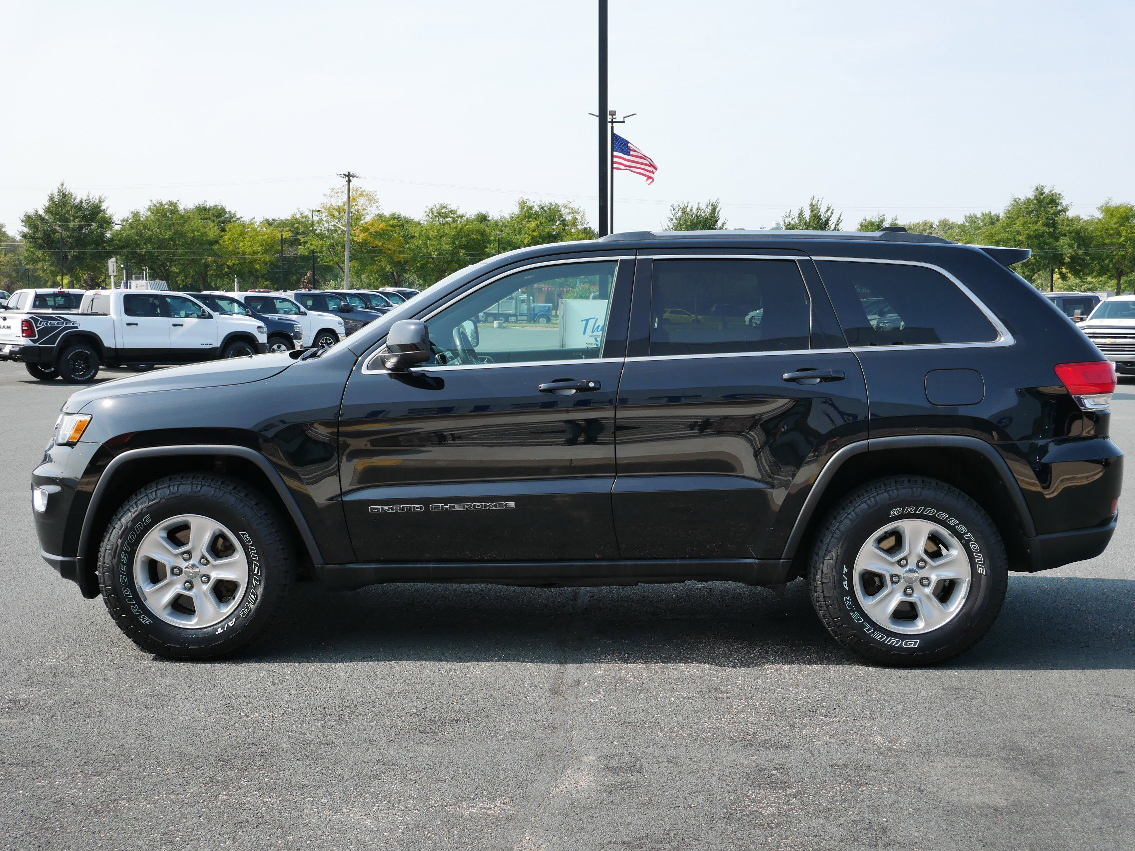 2017 Jeep Grand Cherokee Laredo photo 5