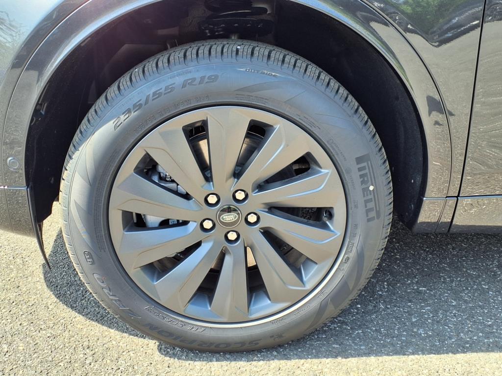 2025 Land Rover Discovery Sport S photo 9