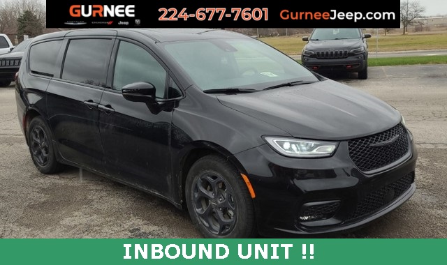 2023 Chrysler Pacifica Hybrid Limited's photo