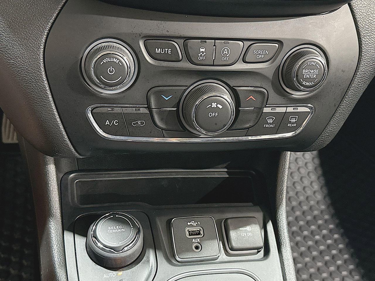 2019 Jeep Cherokee Latitude photo 14