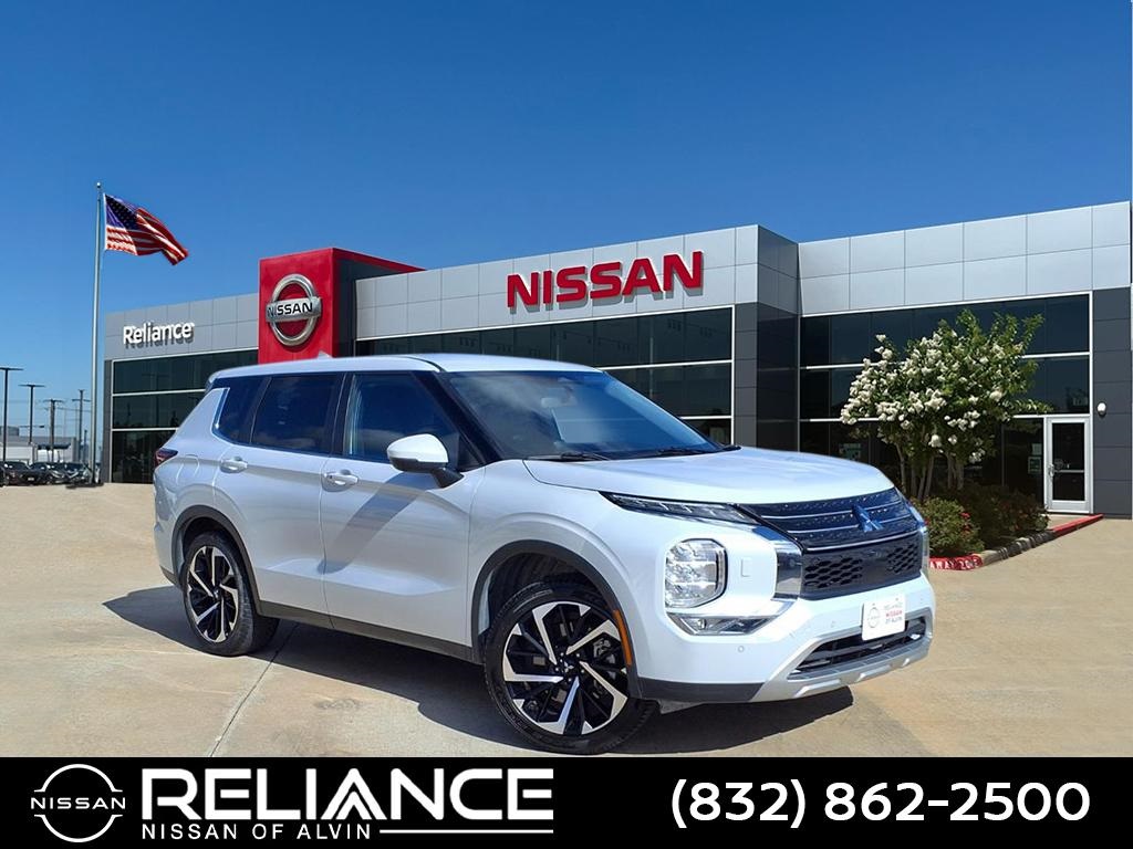 2024 Mitsubishi Outlander SE's photo