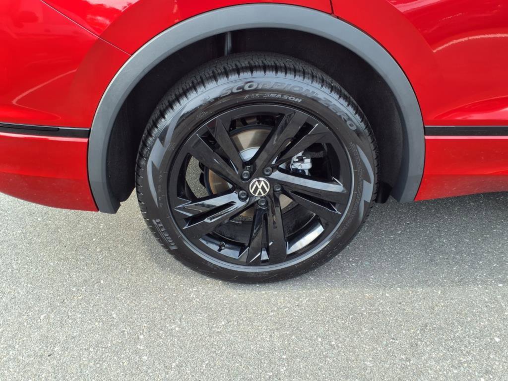 2024 Volkswagen Tiguan SE R-Line Black photo 18