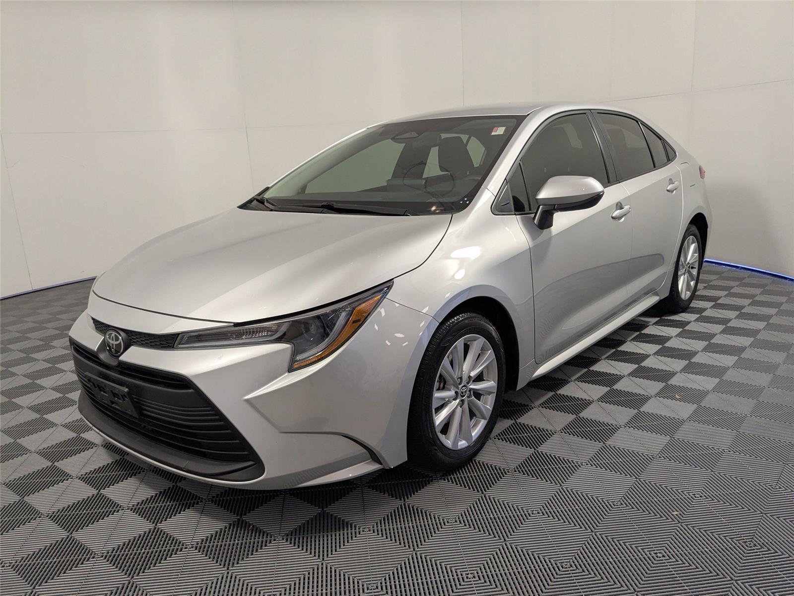 2024 Toyota Corolla LE's photo