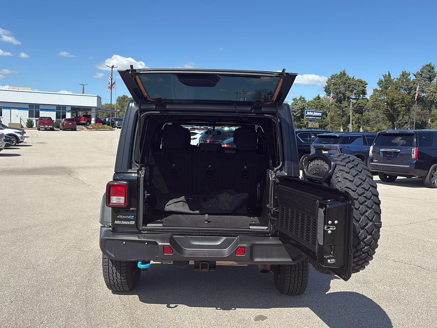 2023 Jeep Wrangler 4xe Willys photo 10