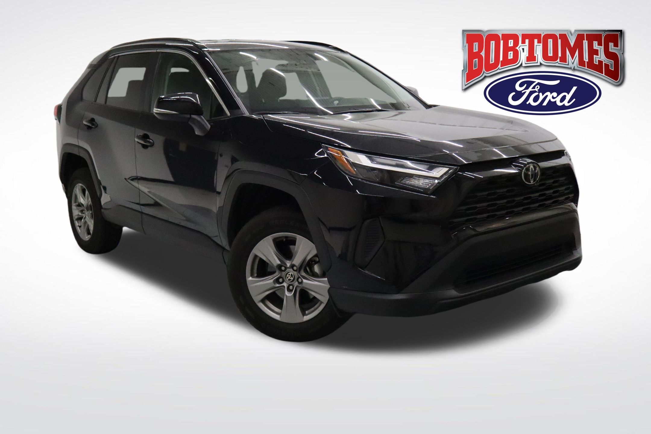 2024 Toyota RAV4 XLE's photo
