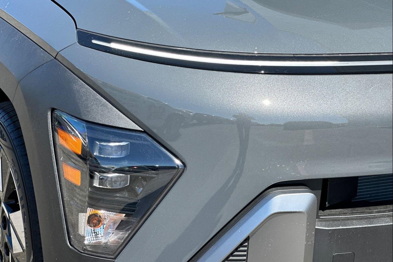 2025 Hyundai Kona SEL photo 29