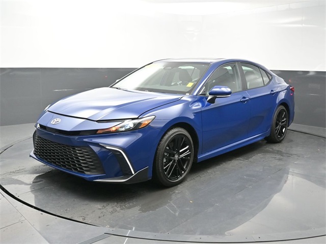2025 Toyota Camry SE photo 3