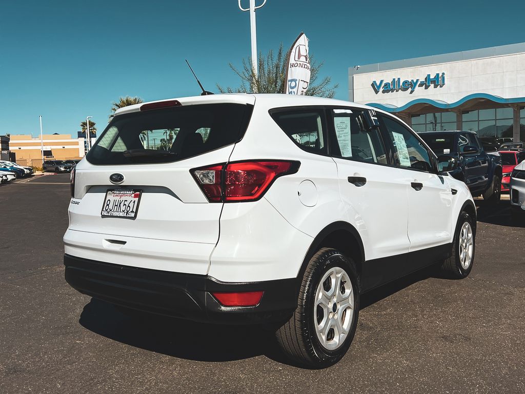 2019 Ford Escape S photo 4