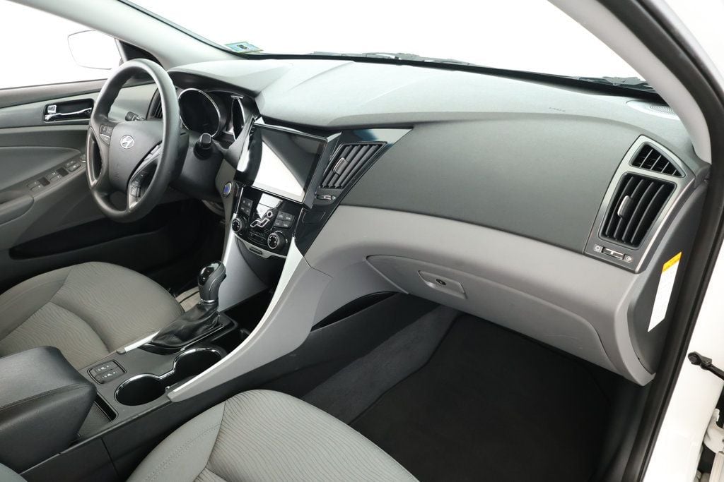 2013 Hyundai Sonata Hybrid Limited photo 18