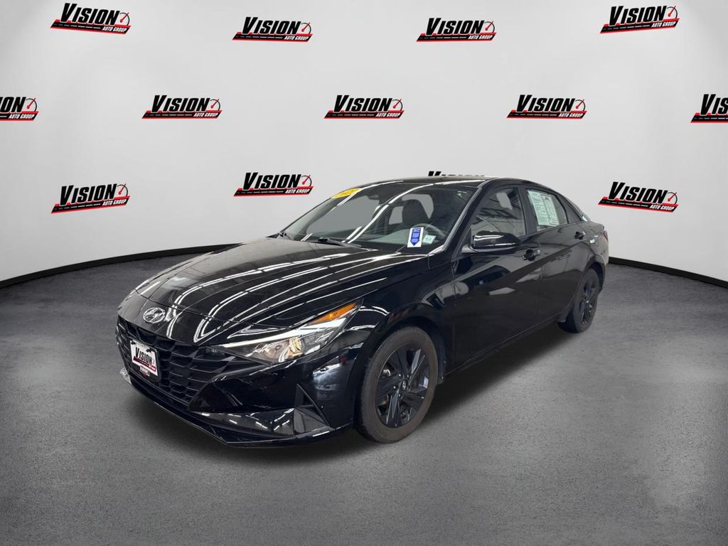 2022 Hyundai Elantra SEL's photo