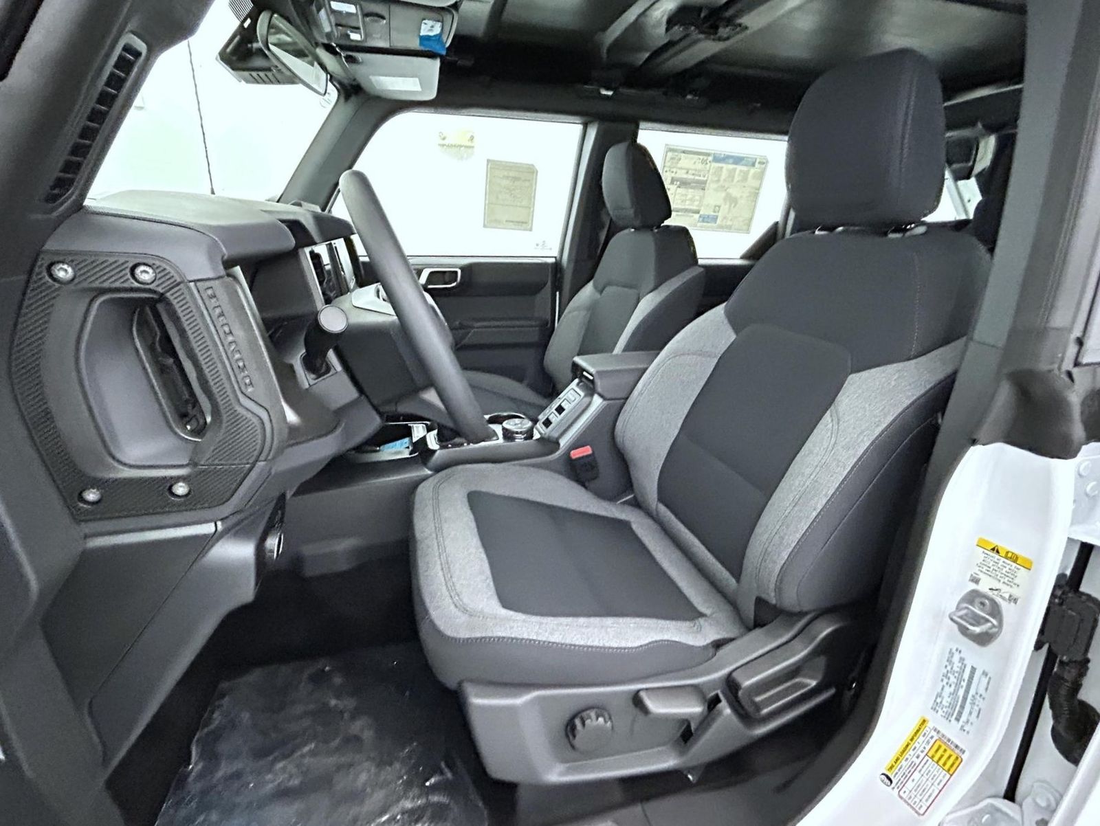 2025 Ford Bronco Base photo 10