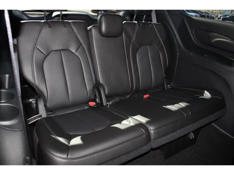 2025 Chrysler Pacifica photo 23