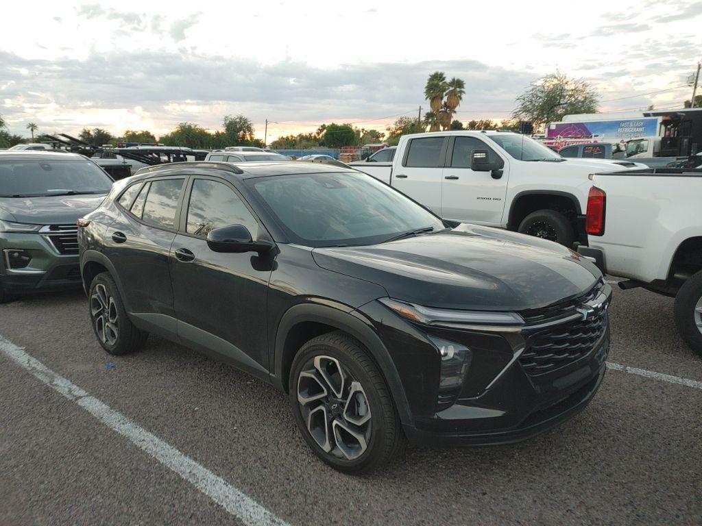 2024 Chevrolet Trax photo 2