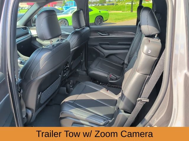 2025 Jeep Grand Cherokee Limited photo 2