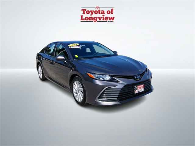 2024 Toyota Camry LE's photo