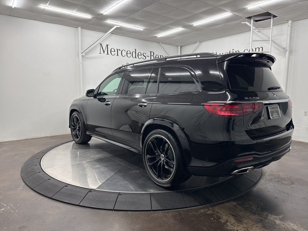 2026 Mercedes Benz GLS 450 4MATIC photo 2