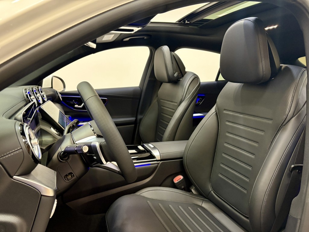 2026 Mercedes Benz GLC 300 4MATIC photo 4