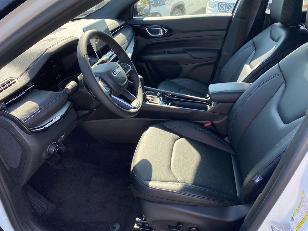 2025 Jeep Compass Limited photo 4