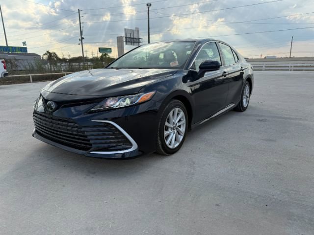 2023 Toyota Camry LE's photo