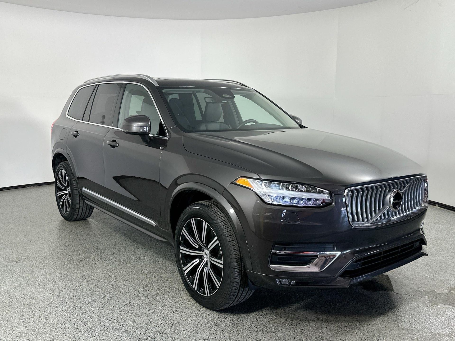 2024 Volvo XC90 B5 AWD Plus photo 3