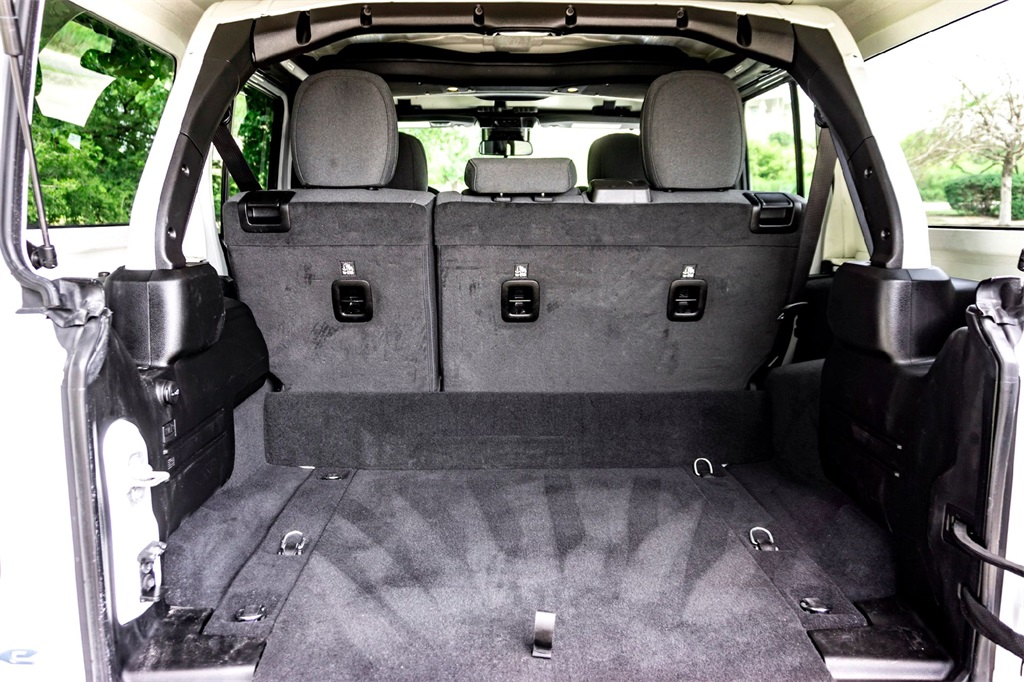 2024 Jeep Wrangler Sahara 4xe photo 27