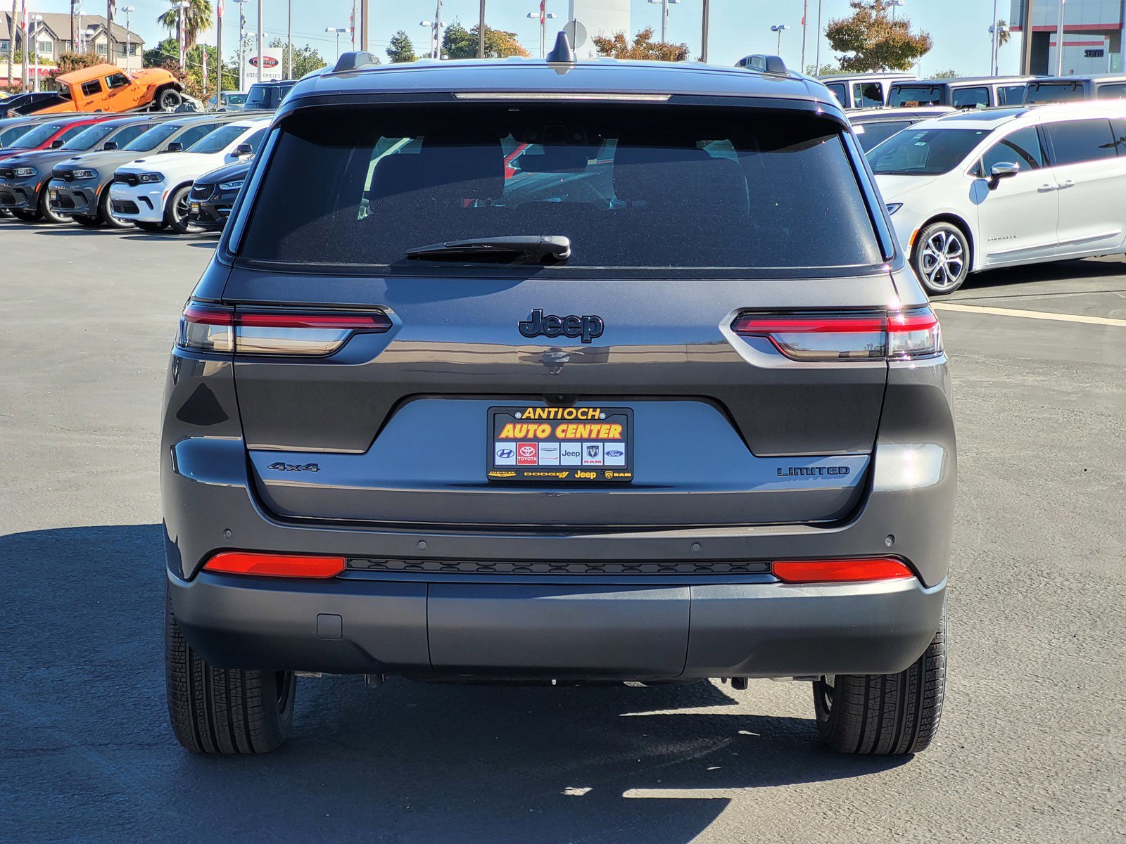 2025 Jeep Grand Cherokee Limited photo 4