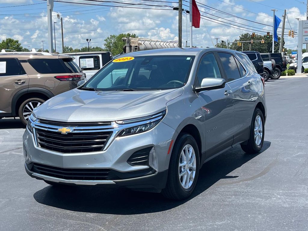 2023 Chevrolet Equinox LT photo 3