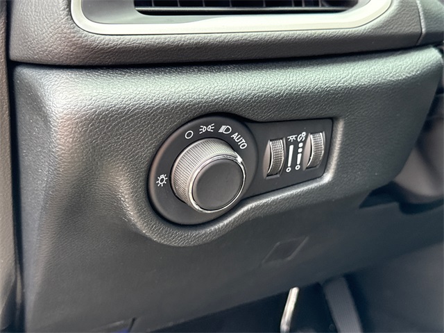 2025 Chrysler Voyager LX photo 13