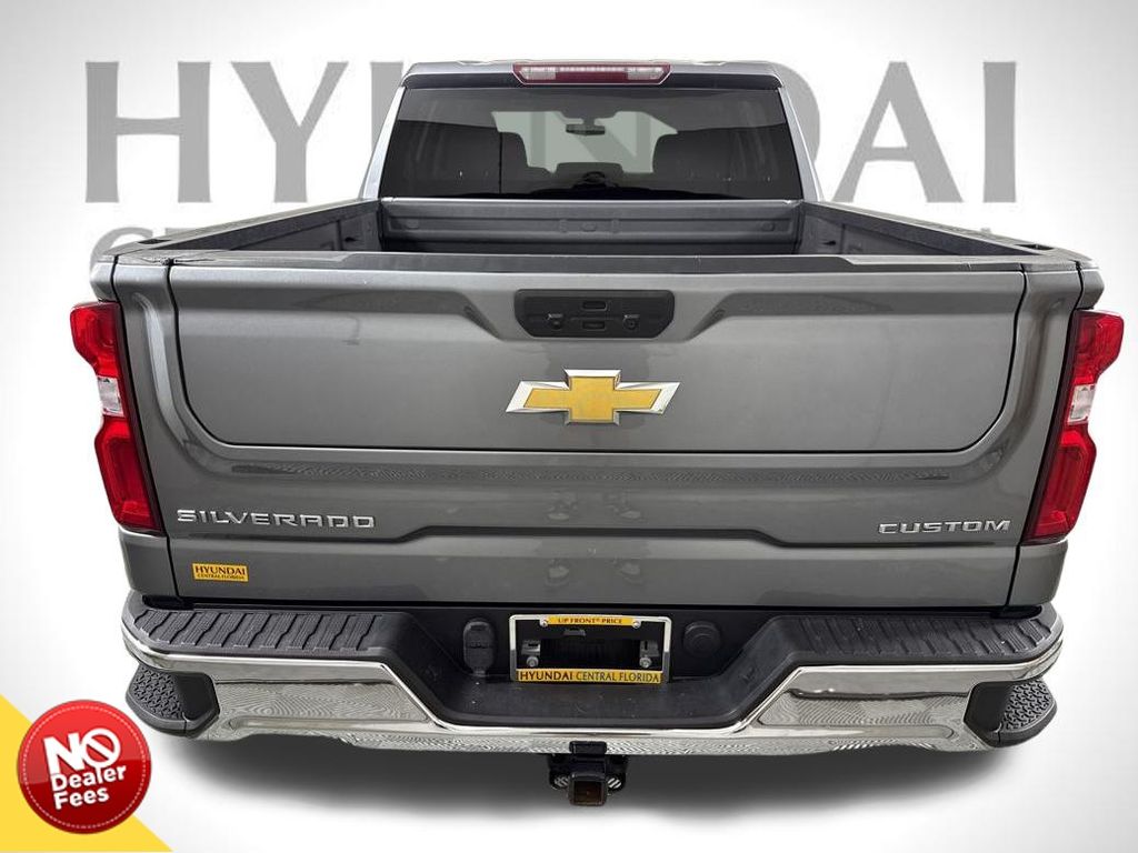 2021 Chevrolet Silverado 1500 Custom photo 3