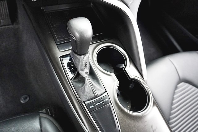 Used 2024 White Toyota SE image 27