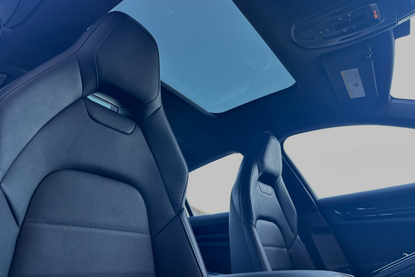 2025 Porsche Panamera 4 photo 16
