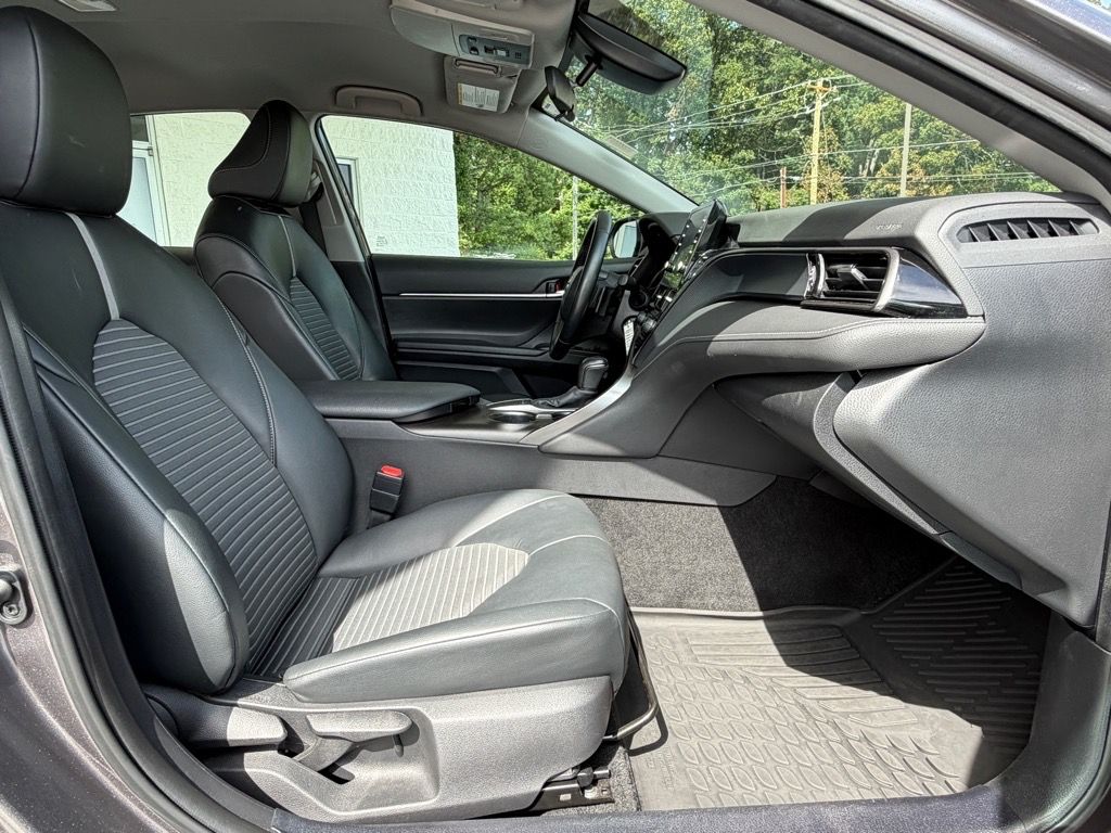 2022 Toyota Camry SE photo 12