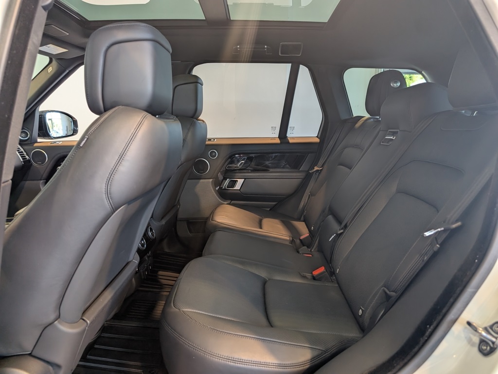 2020 Land Rover Range Rover HSE photo 21