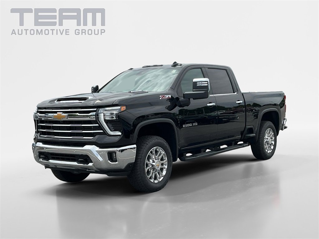 2025 Chevrolet Silverado 2500HD LTZ photo 3