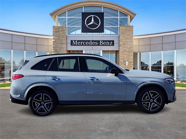 2026 Mercedes Benz GLC 300 4MATIC photo 4