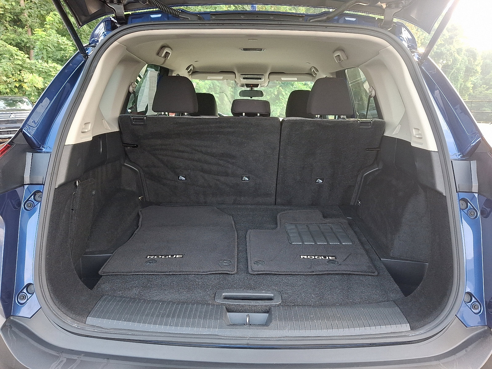 2023 Nissan Rogue SV photo 25