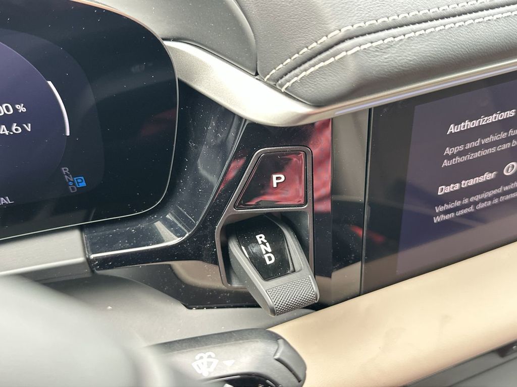 2025 Porsche Macan Electric 4 photo 22