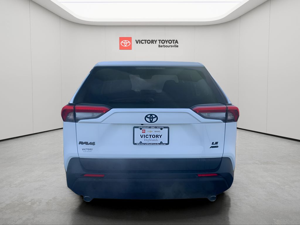 2025 Toyota RAV4 LE photo 4