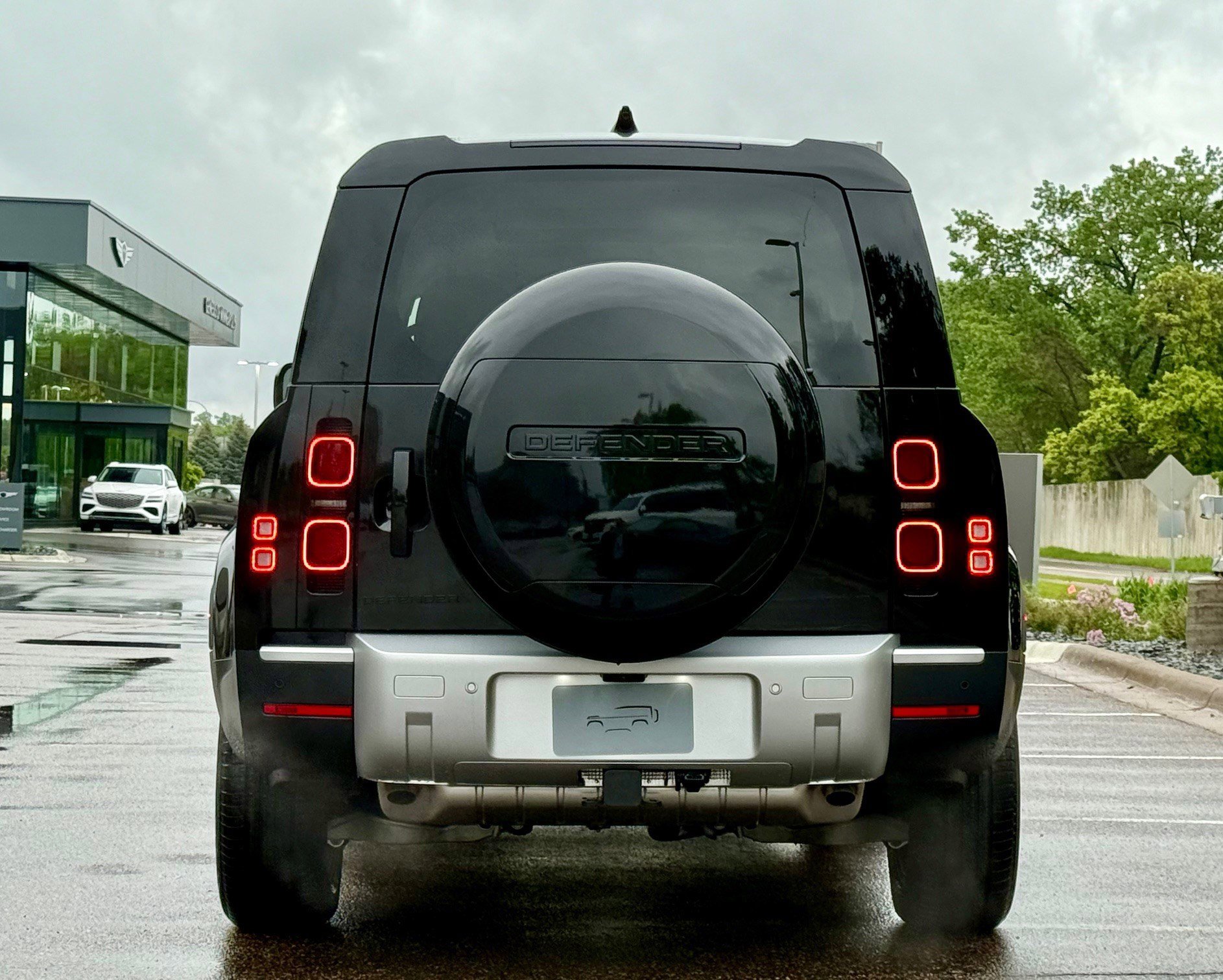 2025 Land Rover Defender S photo 3