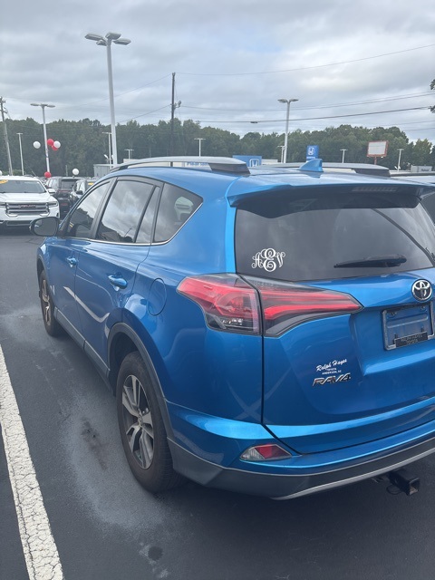 2017 Toyota RAV4 XLE photo 4