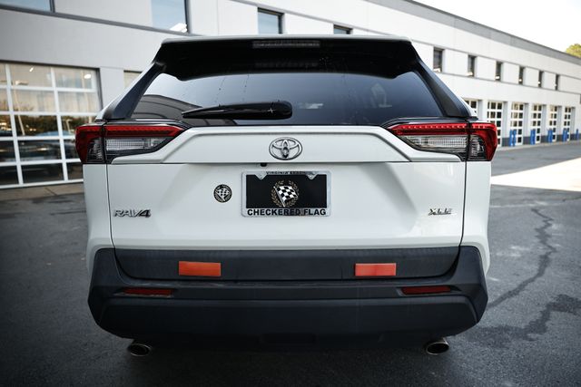 2021 Toyota RAV4 XLE Premium photo 10