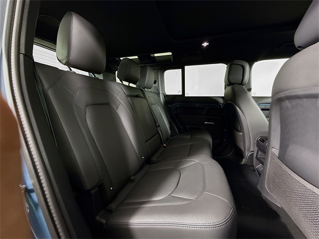 2025 Land Rover Defender 110 X-Dynamic SE photo 23