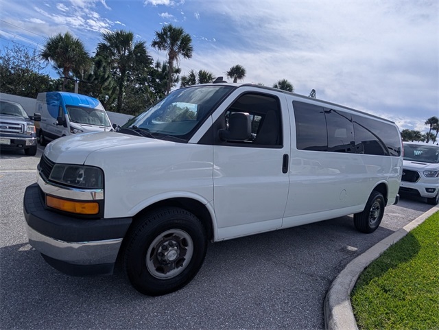 2017 Chevrolet Express 3500 LT photo 4
