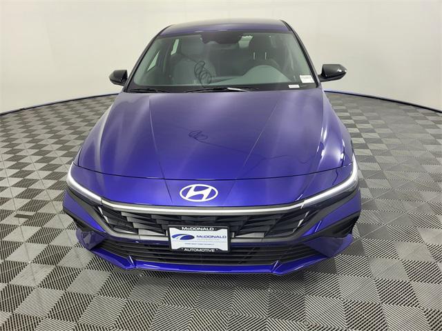 2025 Hyundai Elantra SEL Sport photo 2