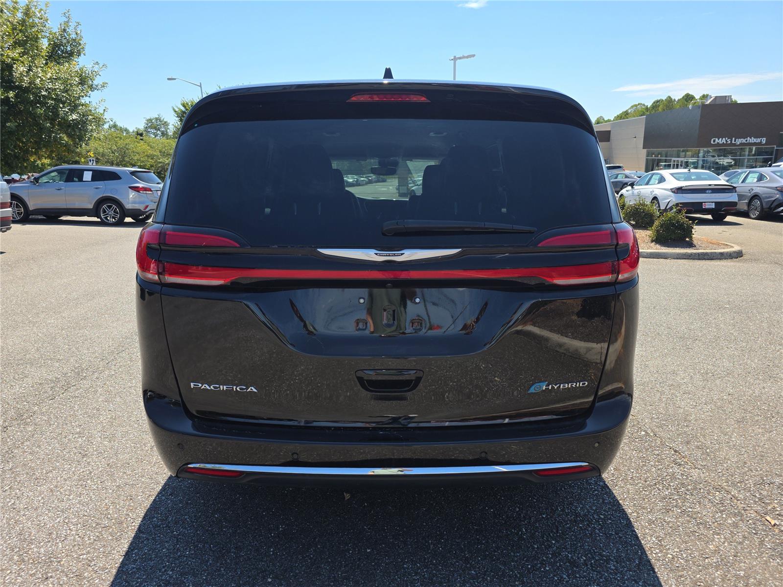 2024 Chrysler Pacifica Hybrid photo 6