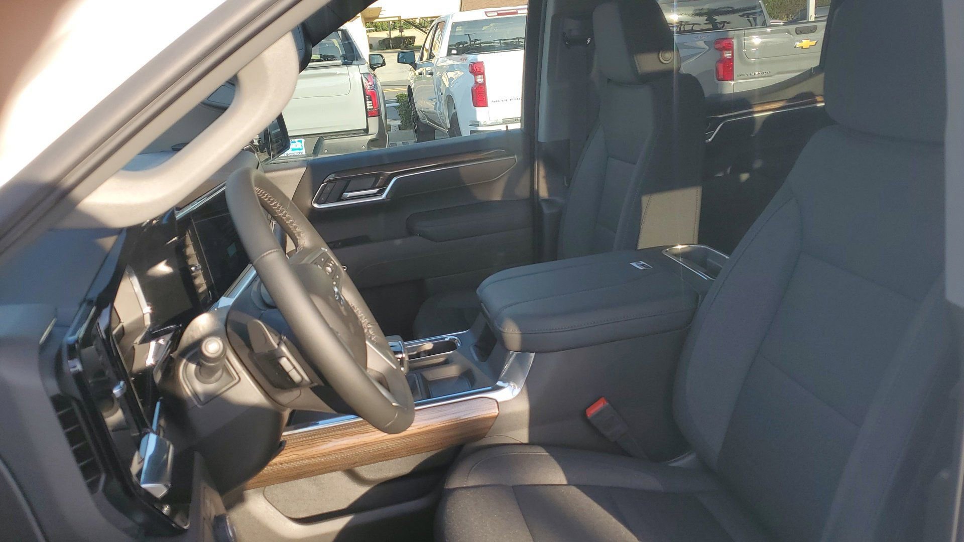2025 Chevrolet Silverado 1500 RST photo 15