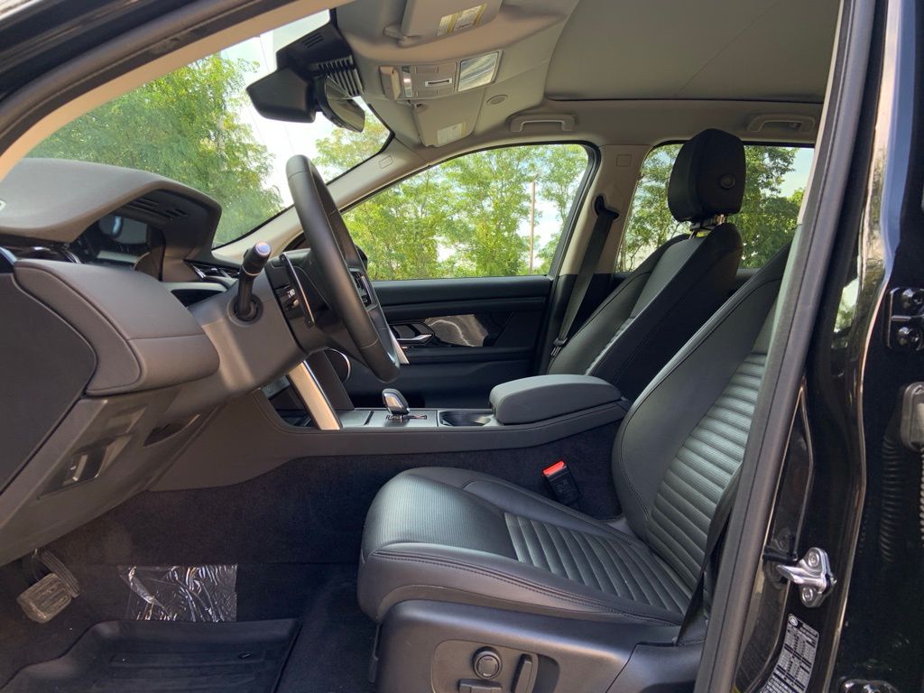 2025 Land Rover Discovery Sport S photo 14