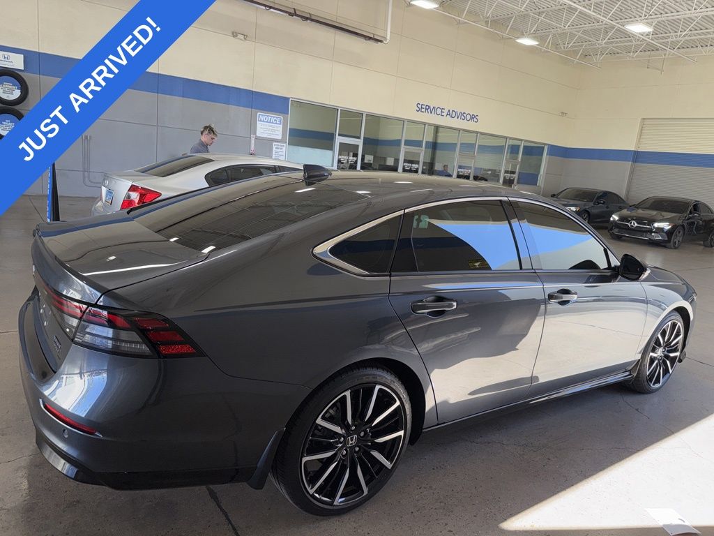 2024 Honda Accord Touring Hybrid photo 3