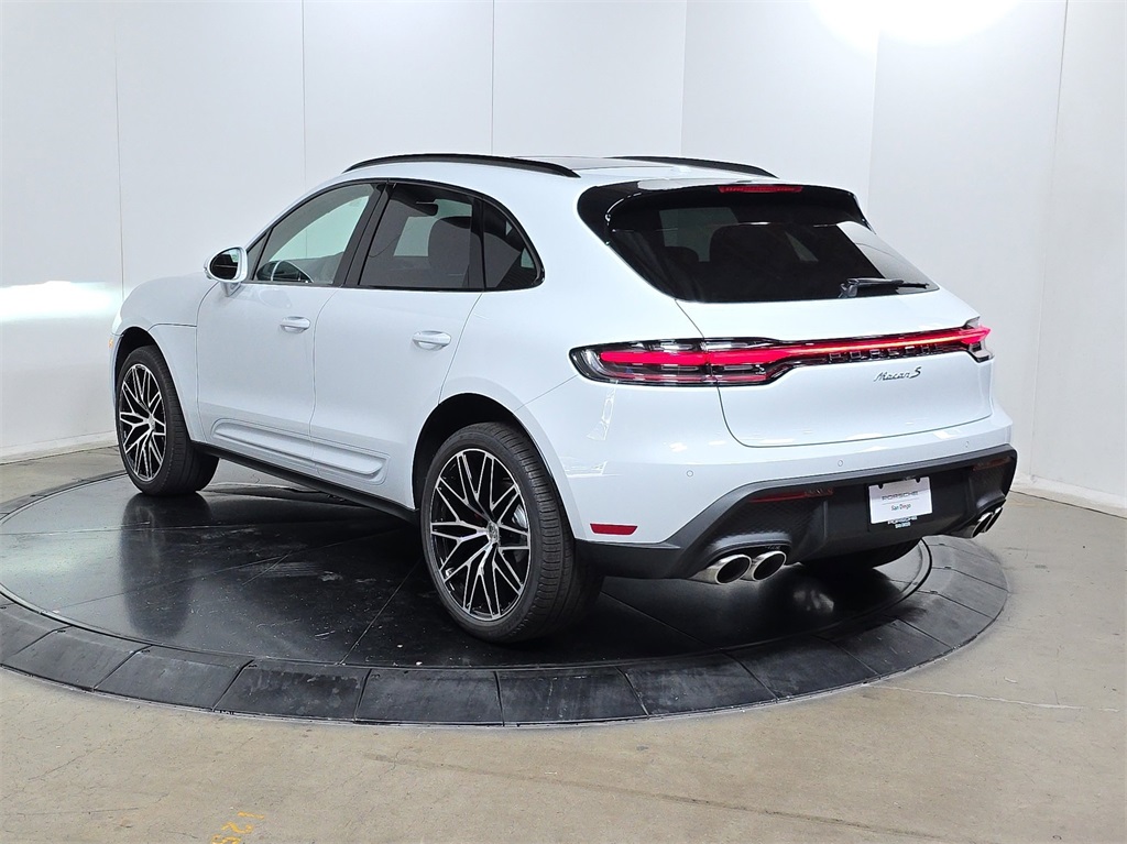 2026 Porsche Macan S photo 8